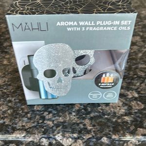 MAHLI SKULL AROMA WALL PLUG IN SET W 3 FRAGRANCE OILS NWT